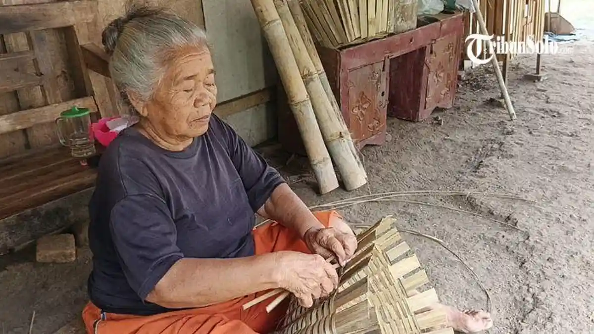 Melihat Lebih Dekat Pembuatan Anyaman Bambu Tradisional Boyolali, Ketekunan di Tengah Keterbatasan