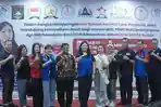 Ketua-PSMTI-Riau-Lindawati-Kemenag-Riau-foto-bersama.jpg