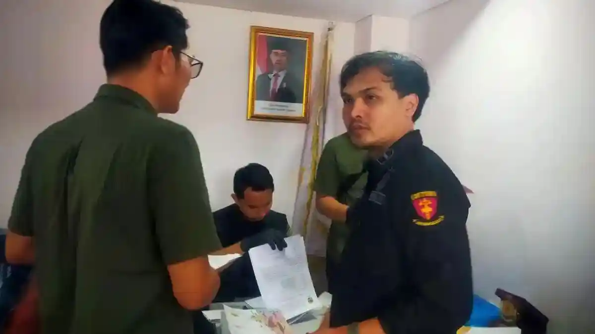 Kantor KONI Majalengka Digeledah, 150 Dokumen hingga HP Ketua Disita