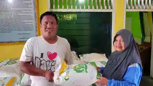 Penerima-beras-di-Boalemo-Gorontalo.jpg