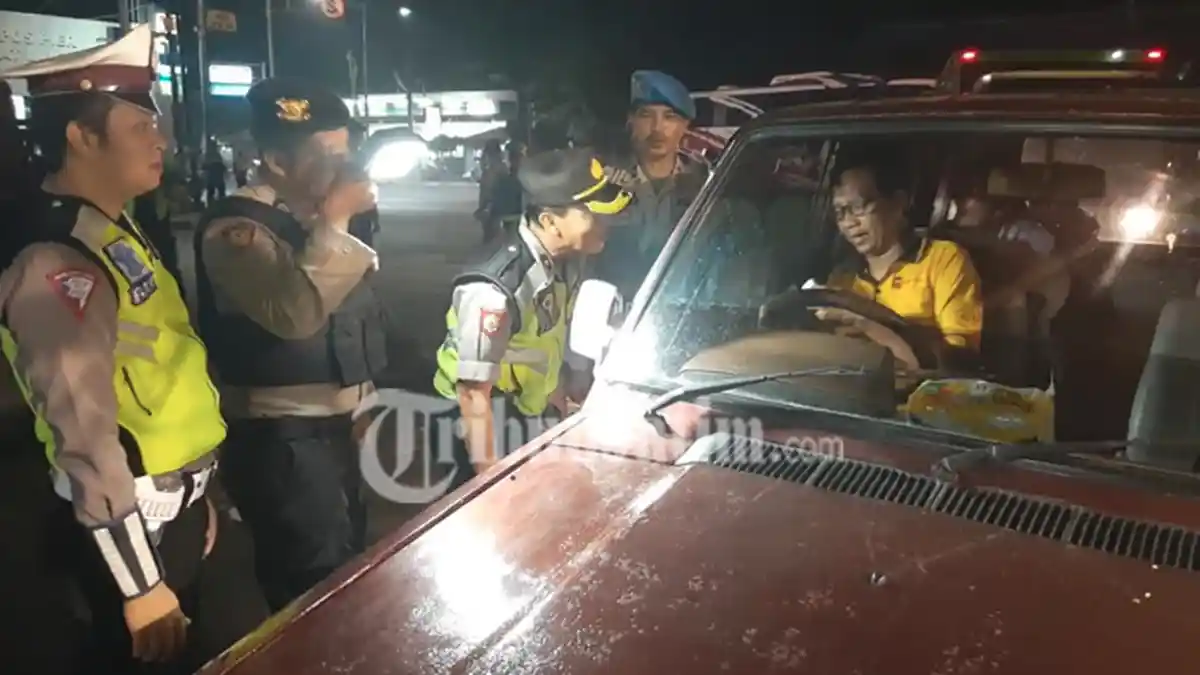 Antisipasi Gerakan People Power, Kapolres Pasuruan Razia Pengguna Jalan Bareng TNI dan Satpol PP