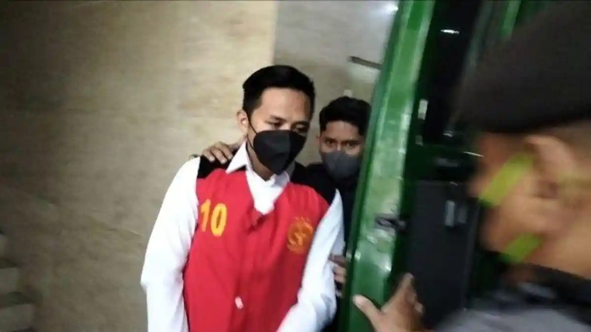 LIVE STREAMING : Sidang Perdana Bharada E, Karangan Bunga dan Dukungan Moril di Pengadilan