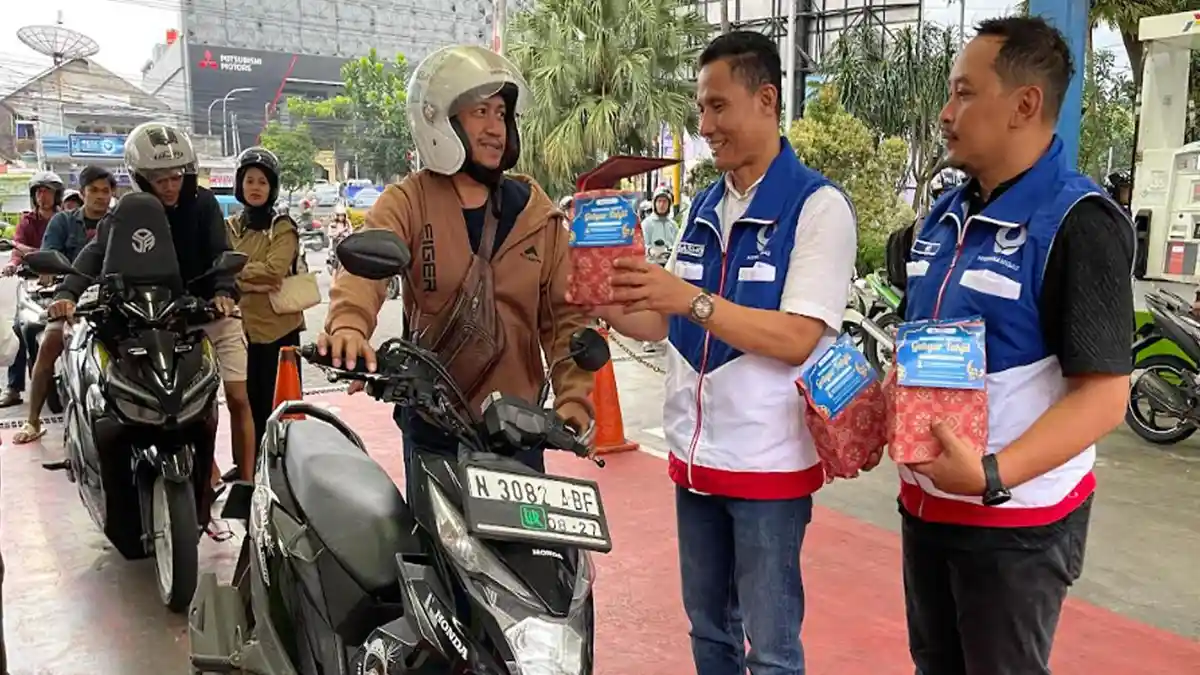 DPC Hiswana Migas Malang Bagikan 3000 Paket Takjil Kepada Para Pemudik 