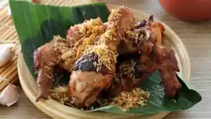 Resep Ayam Goreng Serundeng, Menu Makan Siang Istimewa yang Hadir dengan Rasa Super Gurih