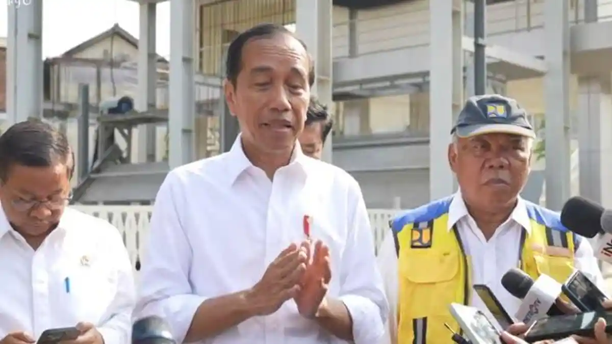 Jokowi Tak Mau Ambil Pusing dengan Ucapan Rocky Gerung: Saya Kerja Saja