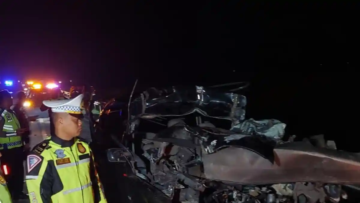 3 Orang Tewas dalam Kecelakaan Maut di Tol Ngawi-Solo