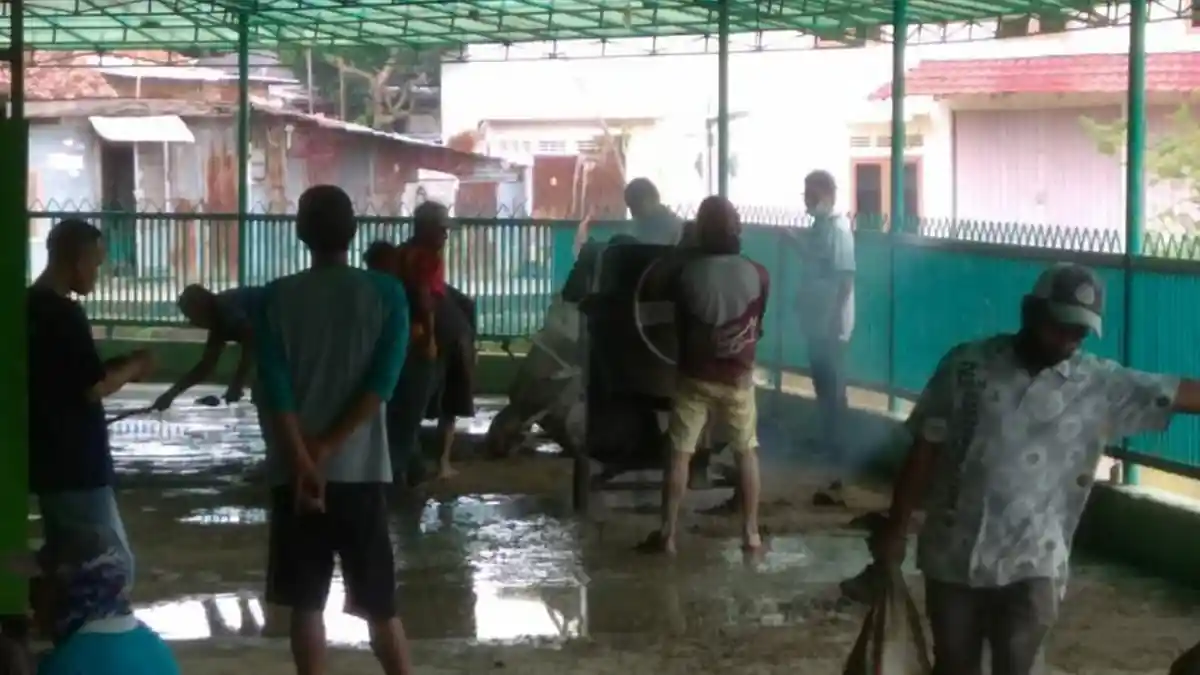 Warga Cinta Kebersihan Gotong Royong Perbaiki Jalan Masjid Nur Ramadhan