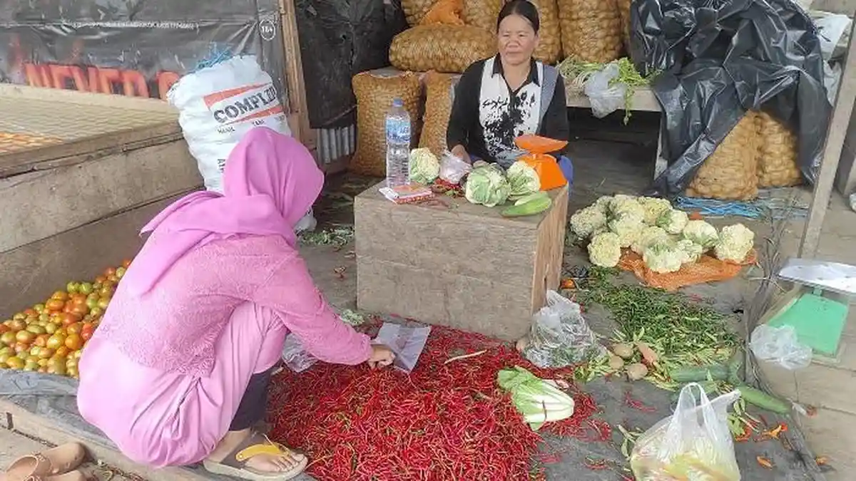 BBM Naik, Harga Cabai dan Bawang Ikut Naik di Pasar Pulo Mas Empat Lawang