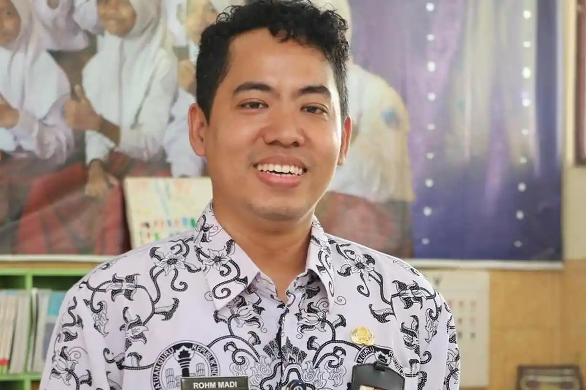 Guru SDN Sadeng 02 Semarang Mengajarkan Logika Berpikir melalui Unplugged Coding Literacy