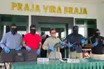 L-Tampak-dua-pucuk-senjata-yang-diamankan.jpg