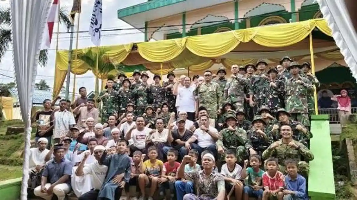Kampung Matfa Gelar Haul Tuan Guru, TNI Ikuti Bakti Sosial  