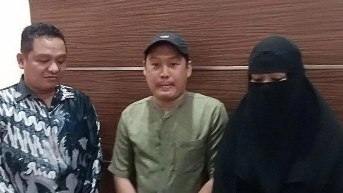 Siswi SMP di Palembang Disuruh Pihak Sekolah Buka Cadar, Sang Ayah Tak Terima, Kepsek Angkat Bicara