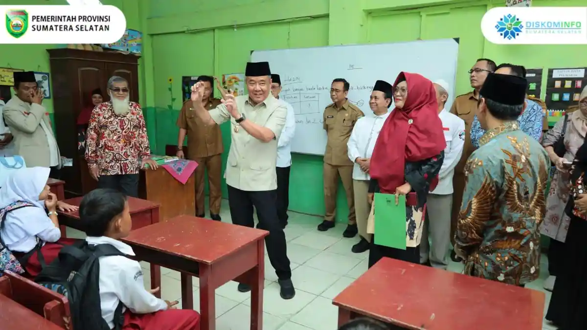 Wamendikdasmen Beri Motivasi Kepada Siswa SD Muhammadiyah 4 Palembang