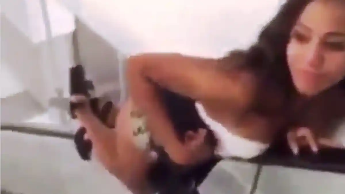 VIDEO: Usai Wanita ini Menyibak Rok, Ada Peristiwa Mengejutkan yang bikin Semua Orang Berteriak
