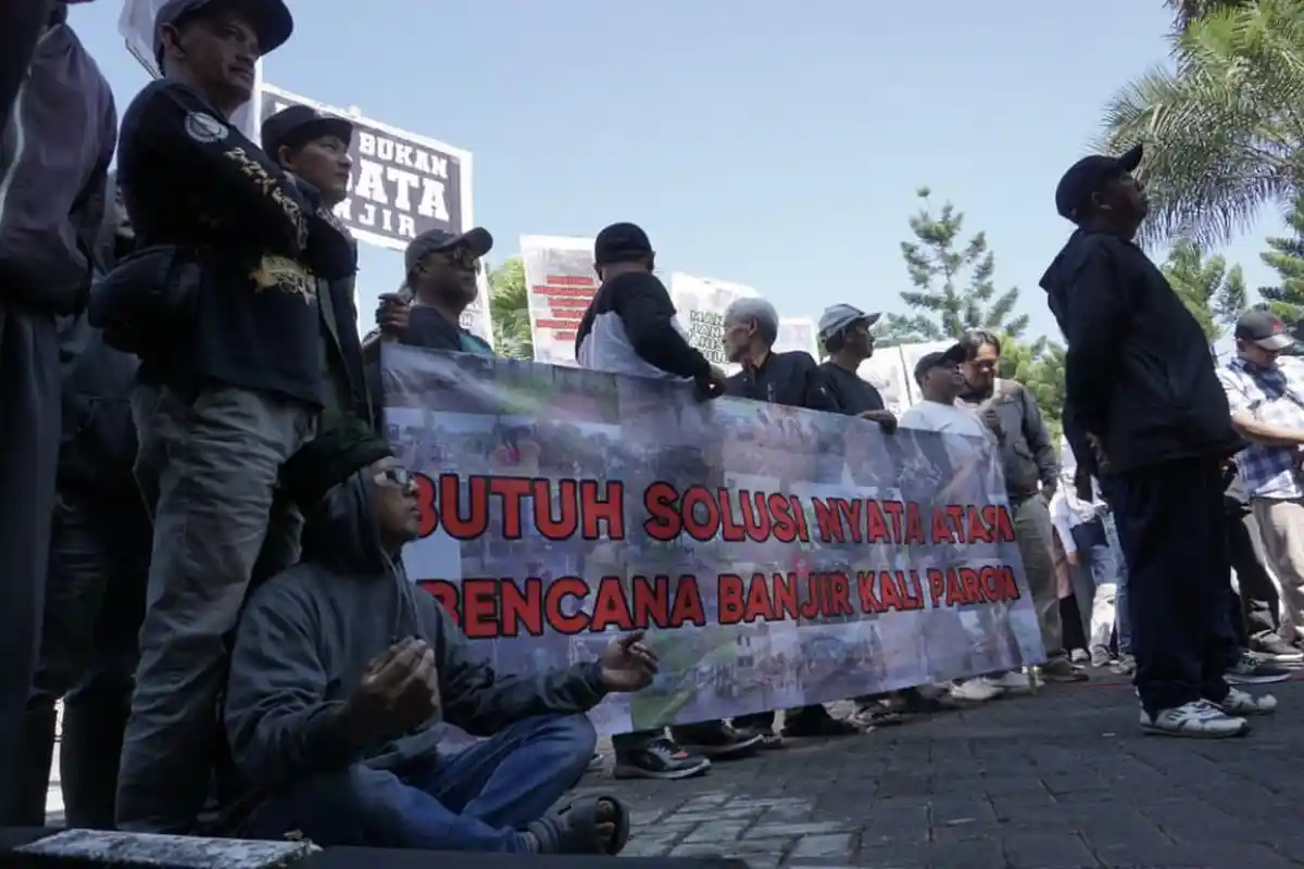 Ratusan Warga Dusun Beru Desa Bumiaji Geruduk Kantor DPRD Kota Batu