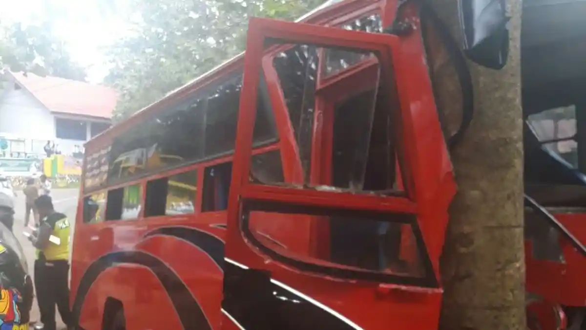 Rem Blong, Bus Angkut Siswa Tabrak Pohon Dekat SMA 1 Lutim, Begini Kondisi Korban