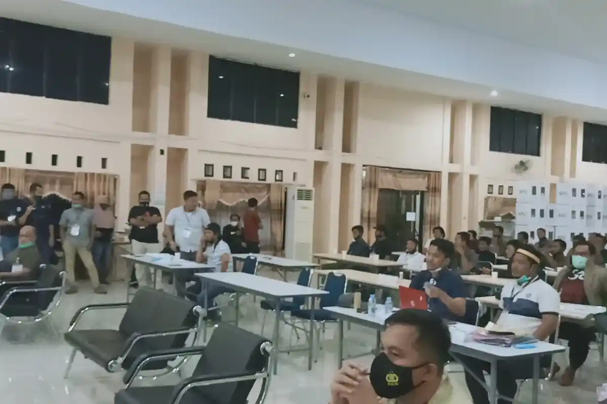 Bahas Suara Kecamatan Kalukku, Rekapitulasi Pilkada Mamuju 2020 Diwarnai Debat