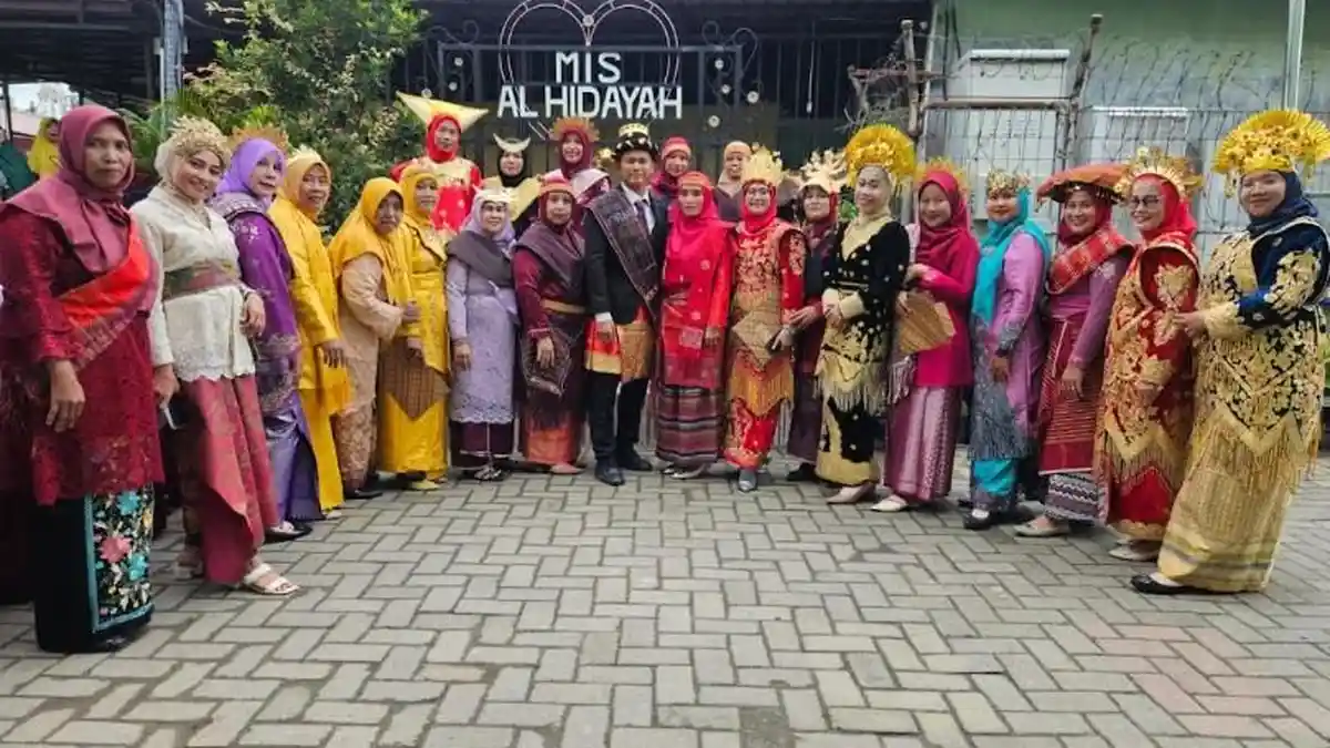 Kemeriahan Hari Guru 2024 di Madrasah Ibtidaiyah Al-Hidayah