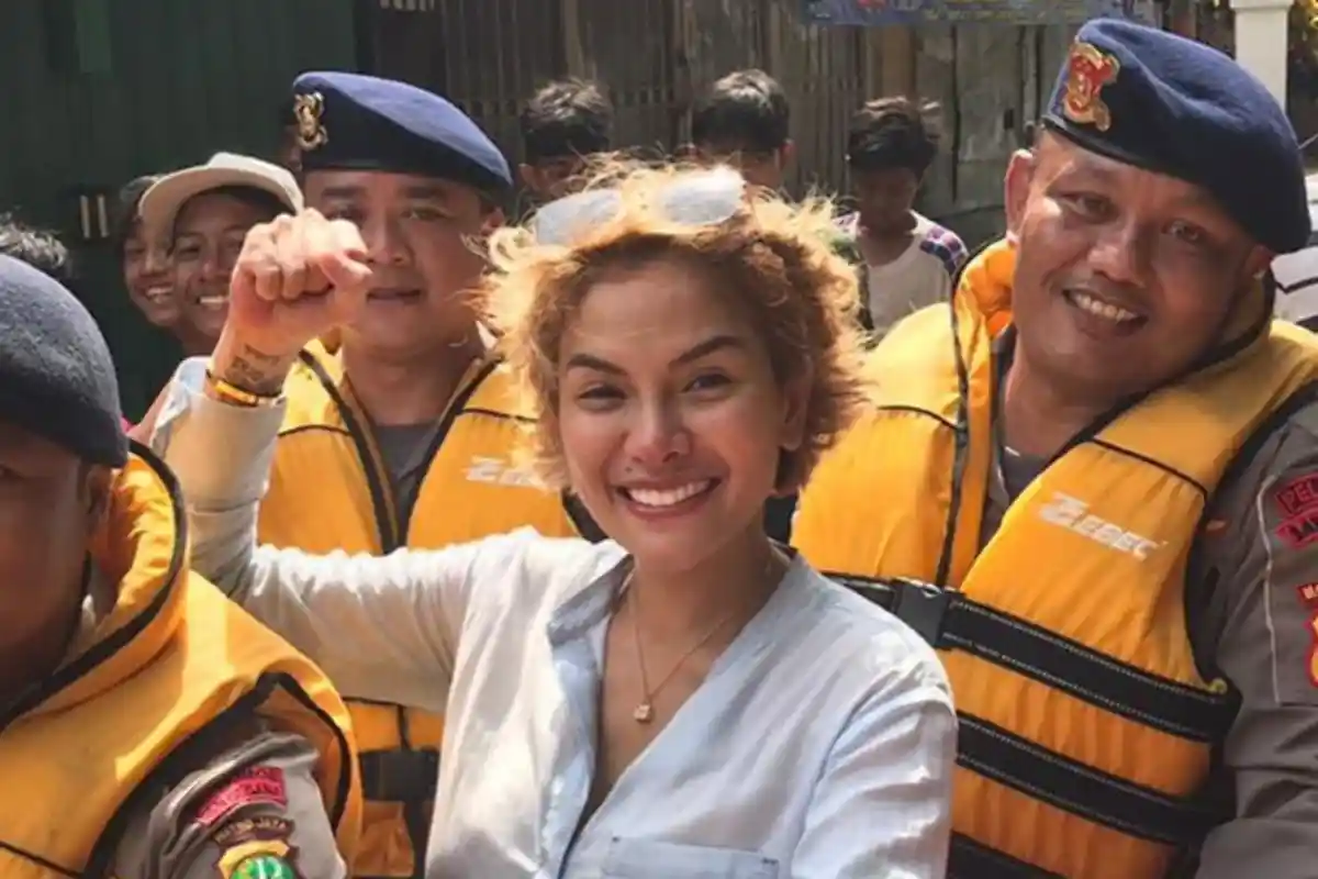 Sedih Lihat Derita Korban Banjir, Nikita Mirzani: Pengen Beliin Semua Perabotan yang Kena Banjir