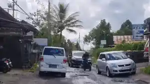 jalan-rusak-Besakih.jpg