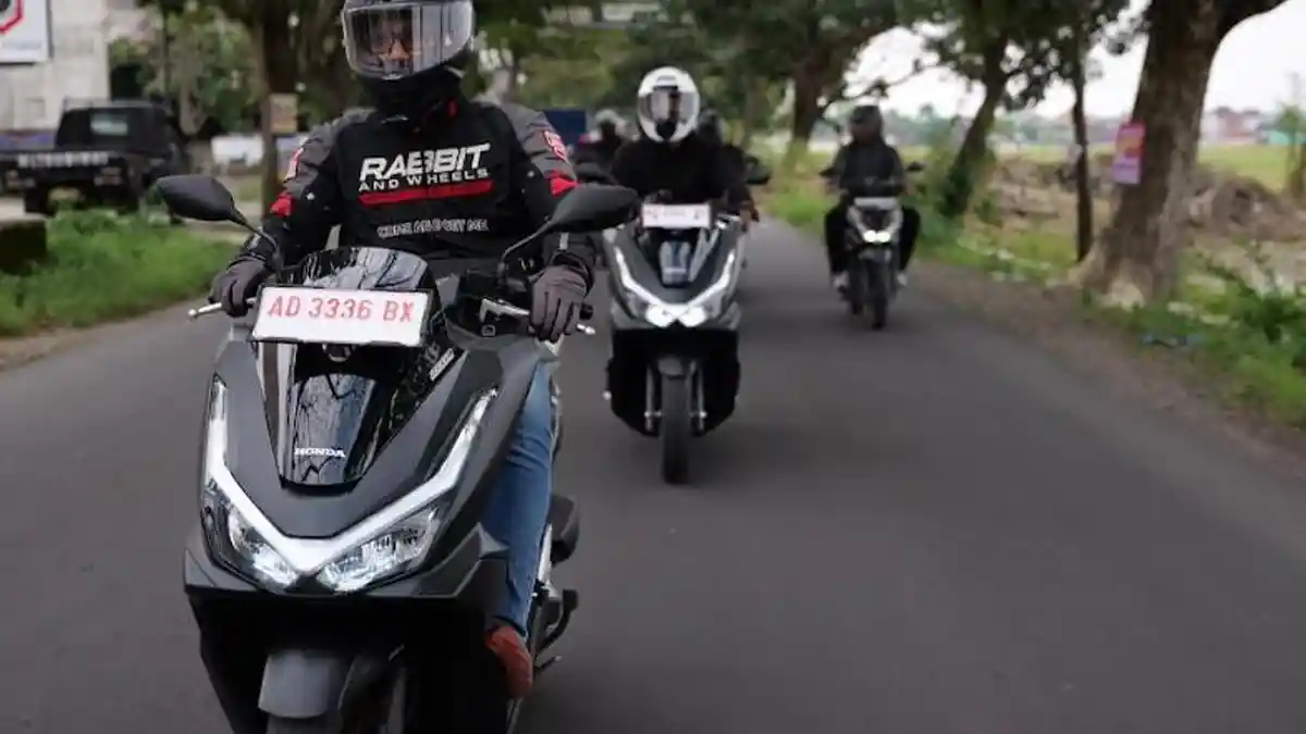 Touring Makin Seru dengan New PCX 160, Dilengkapi Fitur Honda RoadSync yang Canggih!
