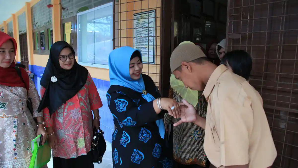 Ketua Dekranasda Beri Pesan Khusus Guru SLB Negeri 1 Tanjungpinang