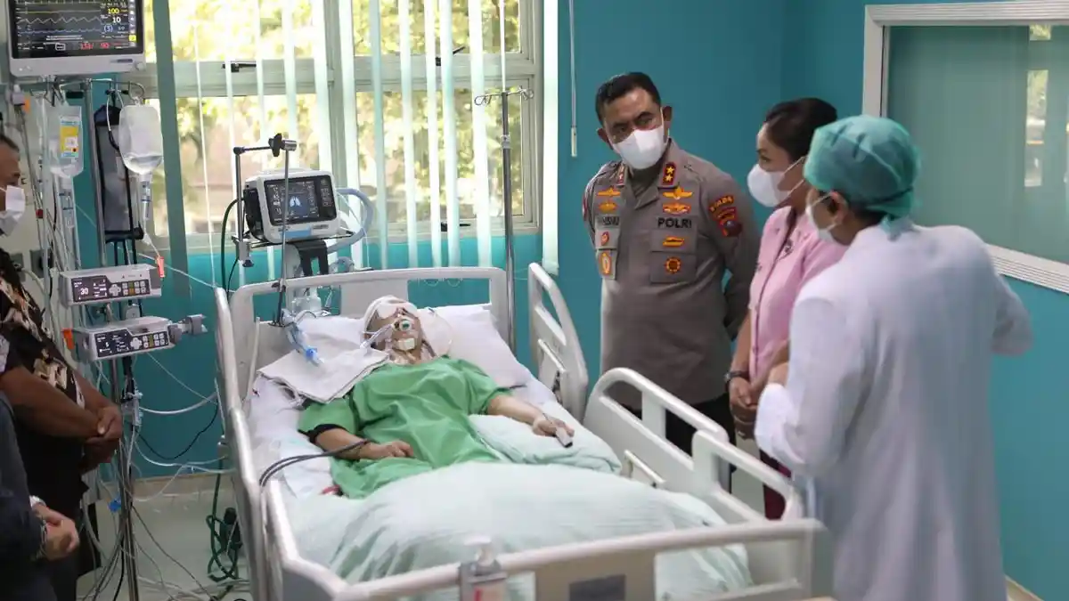 Kunjungan Kapolda ke RS Colombia, Empati untuk Elida yang Tertabrak Polisi: Janji Tegakkan Keadilan 