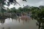 makam-makam-terendam-banjir-di-desa-tegalgirang.jpg