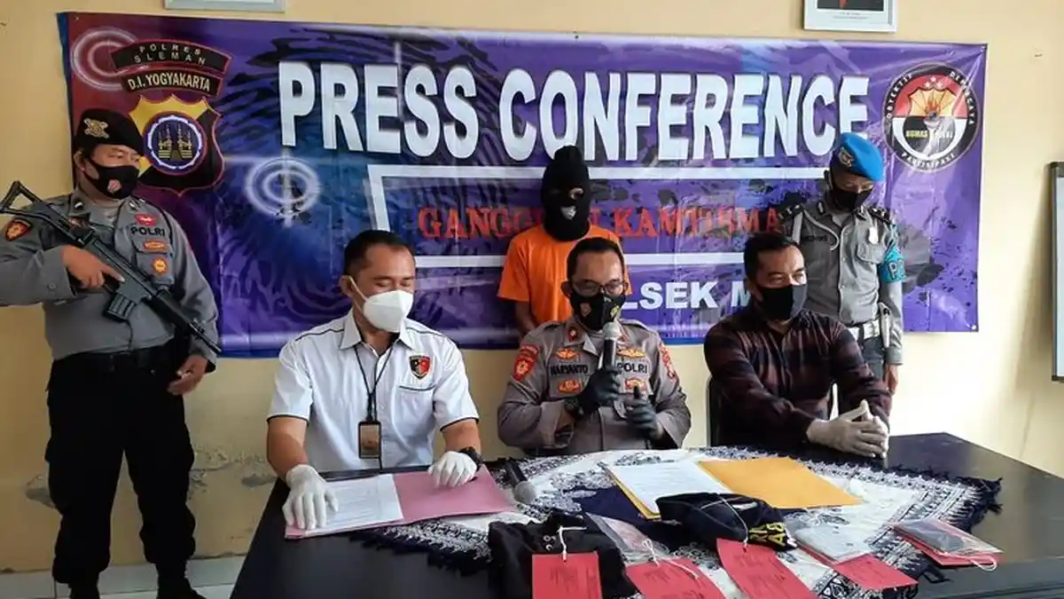 Kakek Jadi Polisi Gadungan, Bercinta dan Tipu 2 Korban Demi Biayai Anak Cucu