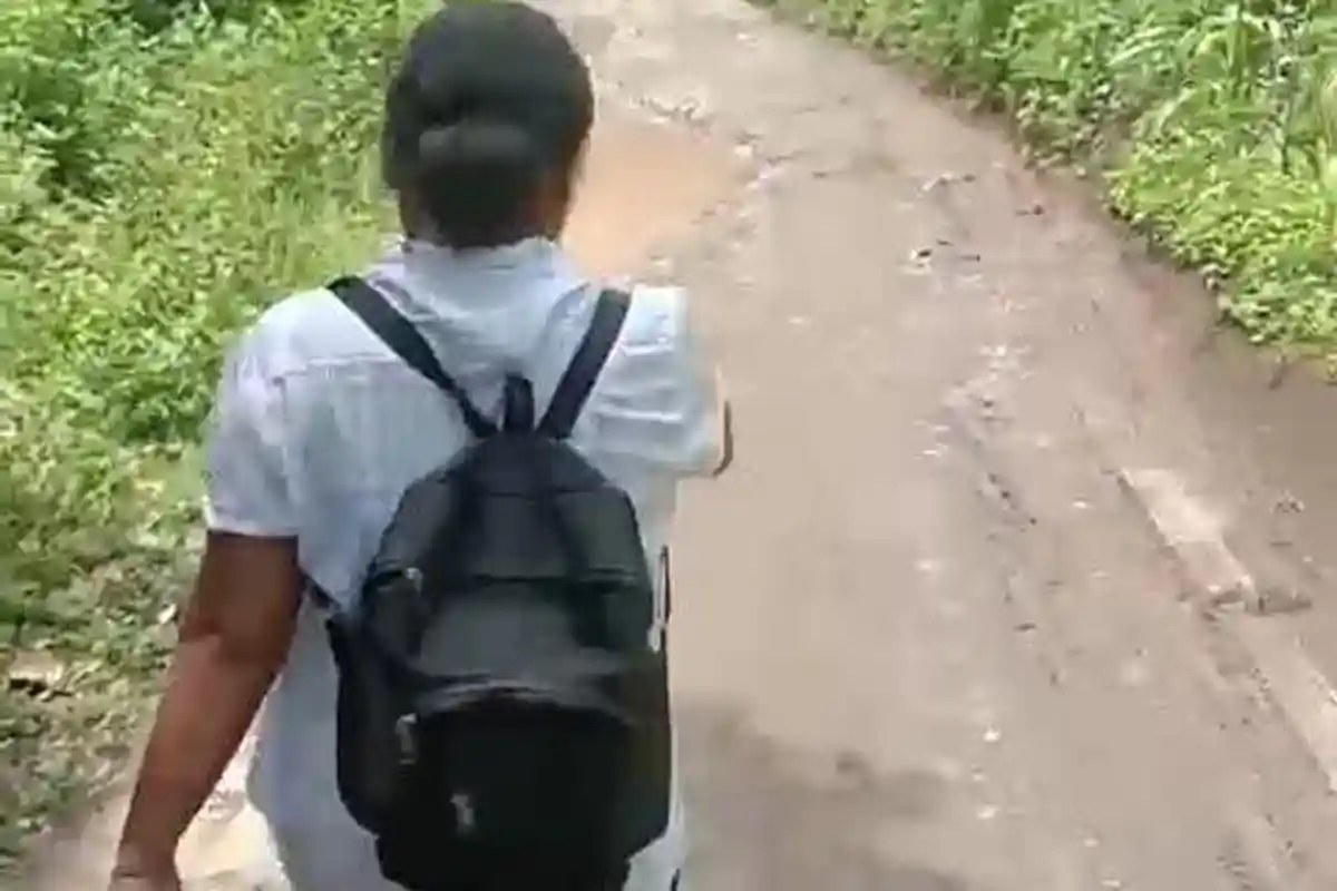 Derita Guru Honorer di Ende, Gaji Rp 400 Ribu Sebulan, Setiap Hari Lewati Jalan Rusak