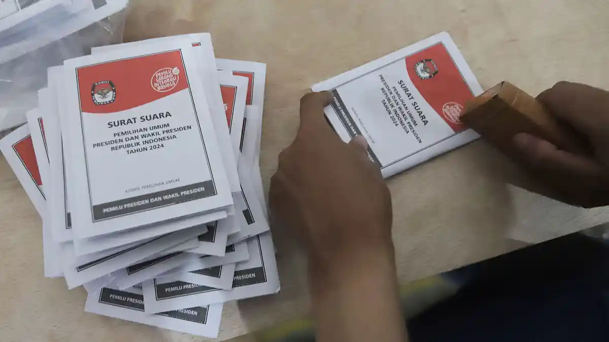 KPU Minta Pemilih Periksa dan Terawang Surat Suara Sebelum Dicoblos
