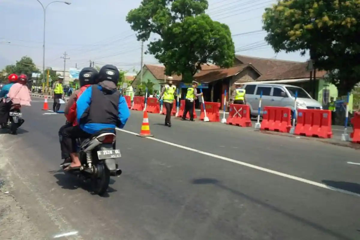 Polisi Olah TKP Kecelakaan di Pertigaan Wika Mojosongo Boyolali yang Tewaskan 7 Orang