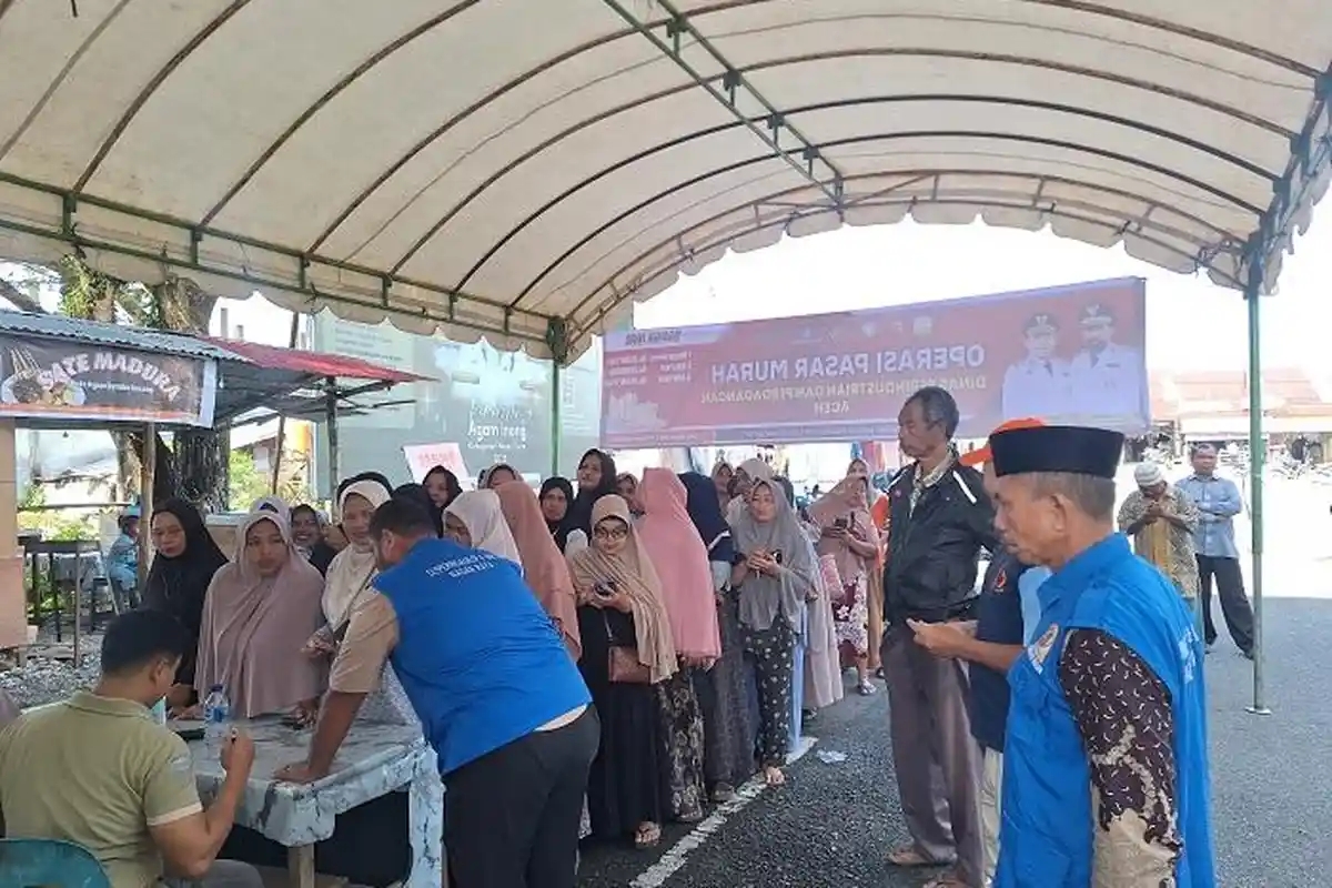 Warga Nagan Raya Serbu Pasar Murah