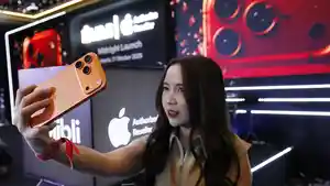 Penggemar-Apple-Sambut-Kehadiran-iPhone-17-Pro_20251019_144755.jpg