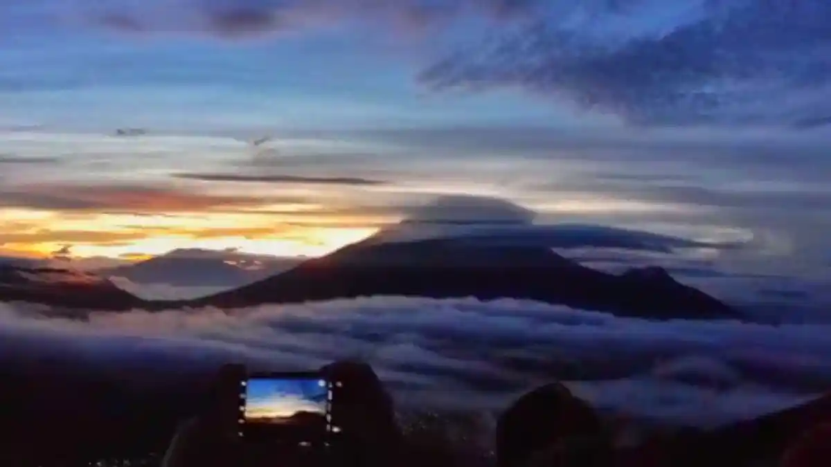 Sudah Dibuka Kembali, Bukit Sikunir Dieng Dipadati Wisatawan saat Hari Libur