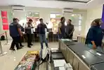 Barang-bukti-kartu-lotre-naga-dan-sertifikat-serta-piagam-didatangkan-langsung-pelaku-dari-Tiongkok.jpg