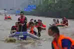 Ketika Jalan di China Berubah Menjadi Sungai