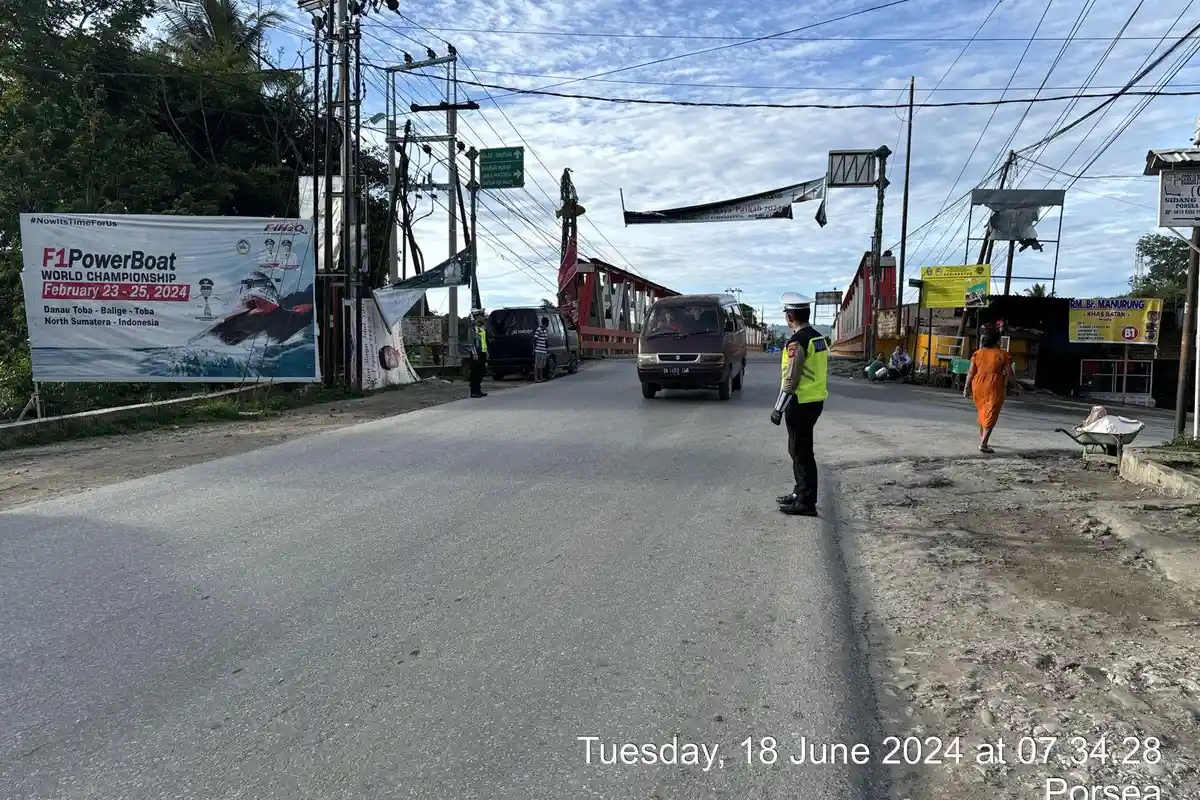 Strong Point, Polres Toba Berikan Pelayanan Terbaik Demi Kelancaran Arus Lalin di Hari Libur