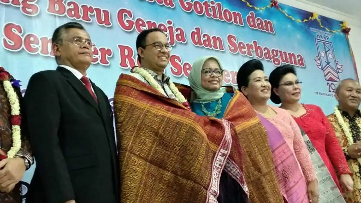 Anies Baswedan Resmikan Gereja HKBP,  Dihadiahi Lukisan Mesir, Hingga Netizen Bilang Adem