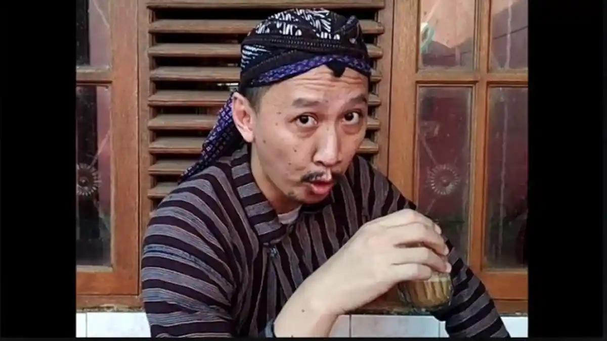 Abu Janda Diduga Terpapar Covid-19 Varian Baru, Ungkap Fakta Ini di Instagram