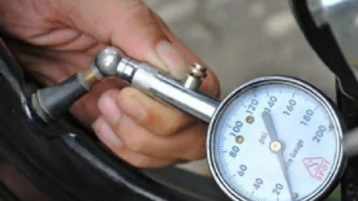 Biker, Ini Tekanan Angin yang Pas Untuk Ban Motor