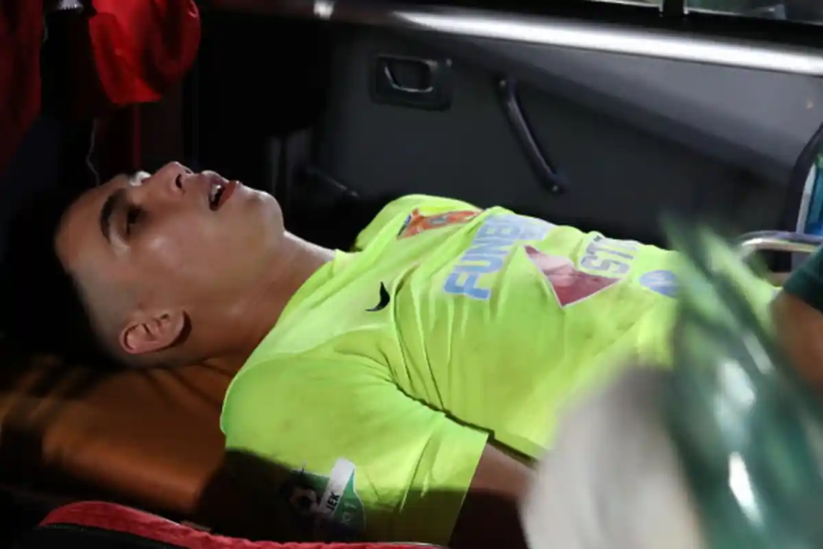 Kondisi Kiper Borneo FC, Nadeo Argawinata Usai Benturan dengan Striker Persipura Jayapura