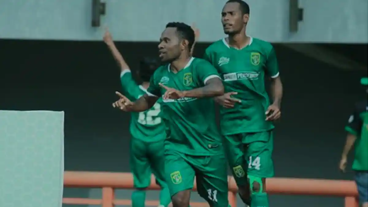 Jelang Turun Minum, Ferinando Pahabol Bawa Keunggulan Semantara Persebaya atas Madura United