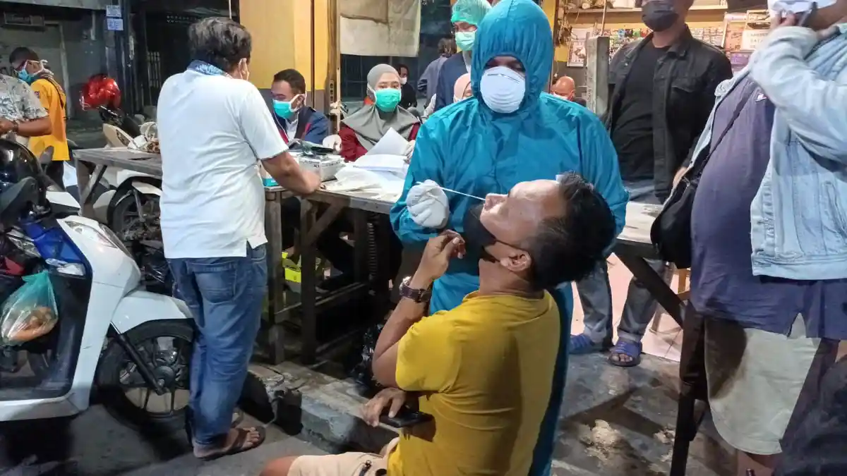 Penerapan PPKM Level 2, Swab Hunter Surabaya, Catatkan 807 Melanggar Prokes, 81 Positif via Antigen