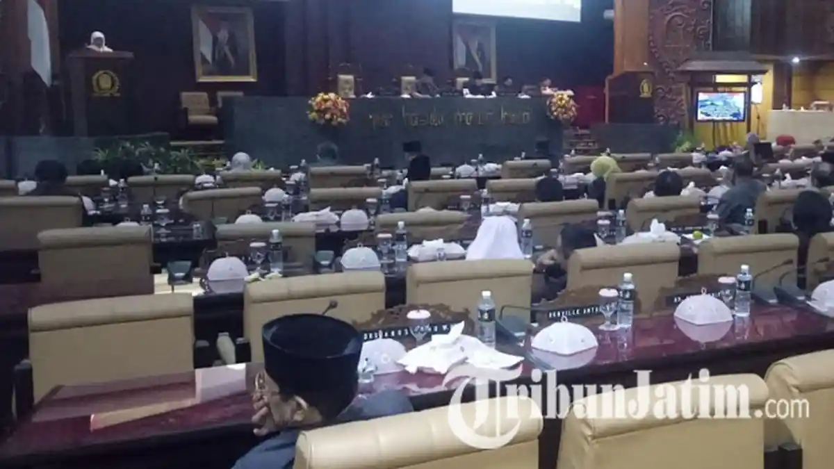 Khofifah Belum Setujui Kenaikan Tunjangan Perumahan dan Uang Perjananan Dinas DPRD Jatim