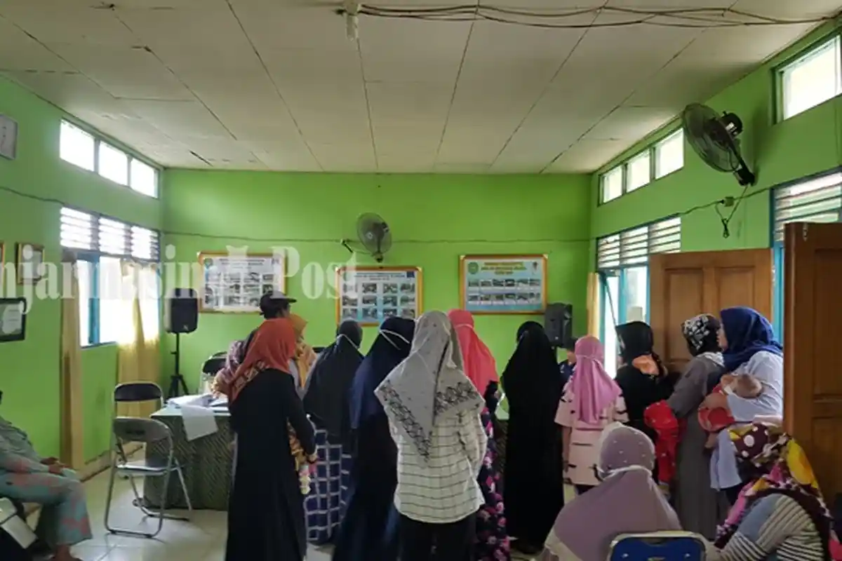 Pelaku UMKM di Bungur Kabupaten Tapin Antre Validasi Data untuk Dapat BPUM