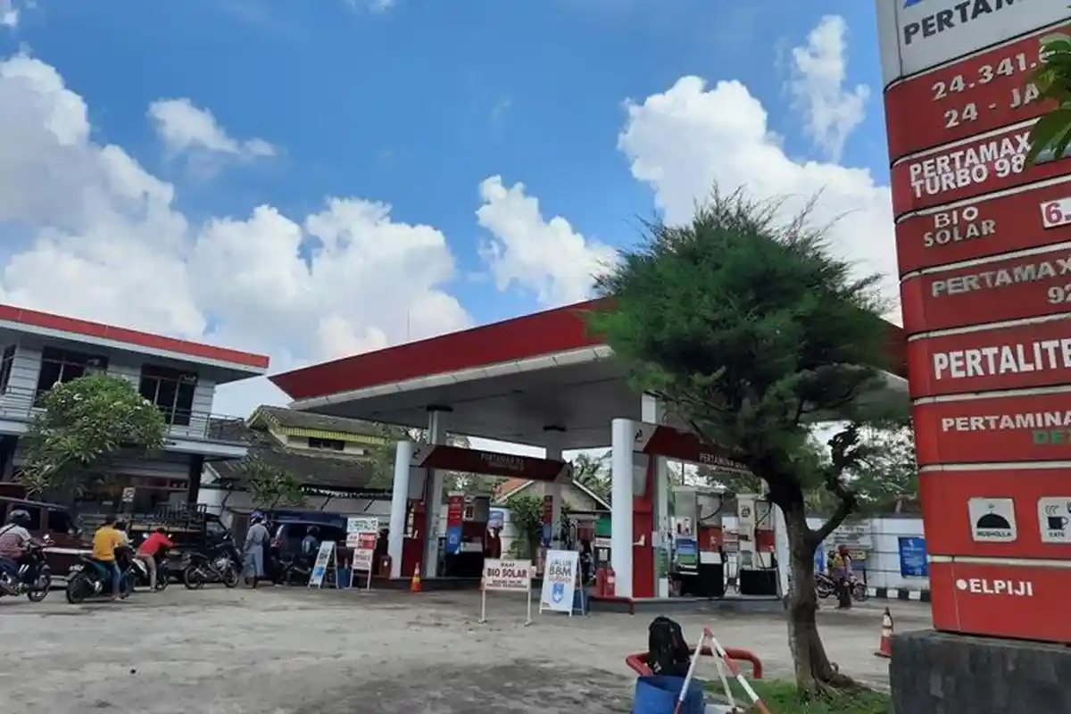 Harga Pertamax Turun, Pengendara Motor di Metro Masih Cenderung Pilih Pertalite