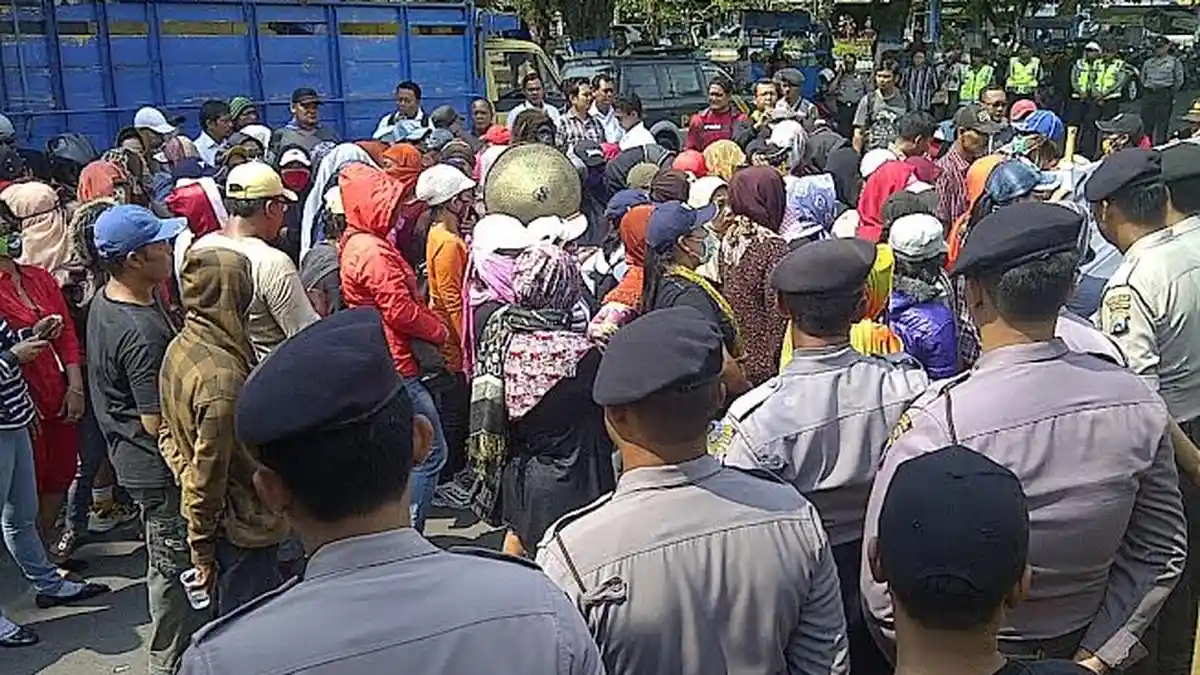 Pesangon Mucikari Lokalisasi Gude Madiun Cair 2015