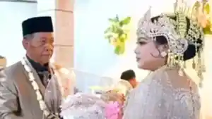 Kondisi-Sheila-Istri-Kakek-Tarman-Saat-Suaminya-Diperiksa-Kasus-Mahar-Cek-Rp3-M-dan-Ditahan.jpg