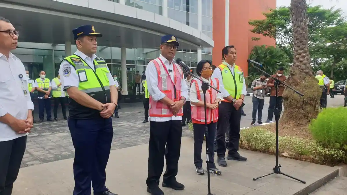 Tinjau Bandara Soetta, Menhub Minta Tidak Ada Keterlambatan Pesawat Selama Libur Nataru